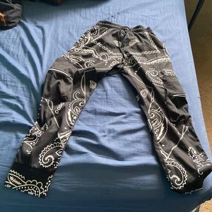 Black bandana paisley cargo pants size small for men